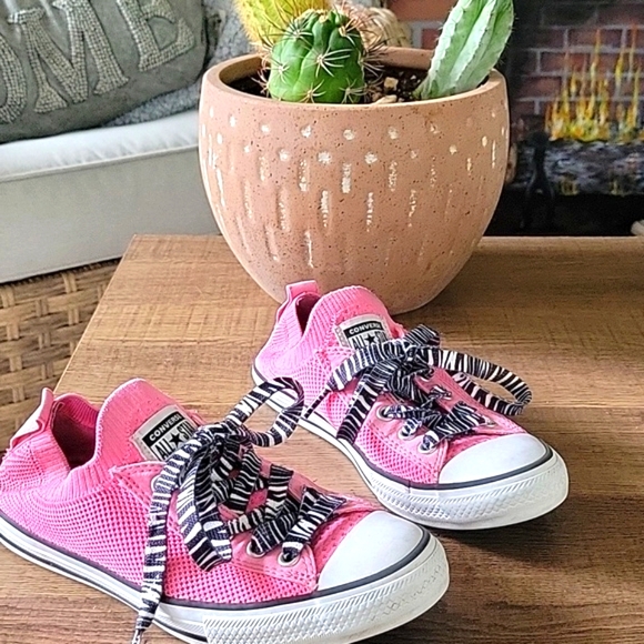 Converse Other - Converse Big Kids Pink All Star Sneakers Size 3